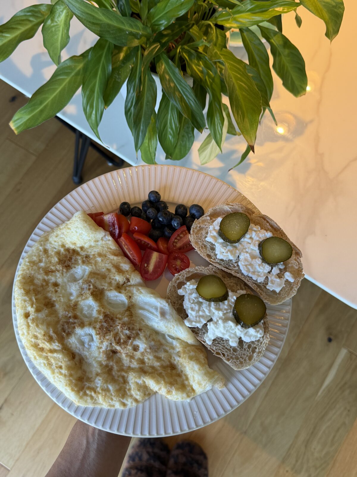 Omlett hapusaia-kodujuustuga